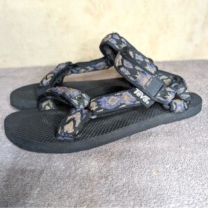 Teva Women’s Colorful Patterned Sandals Size 8 Hiking Beach Casual Sporty